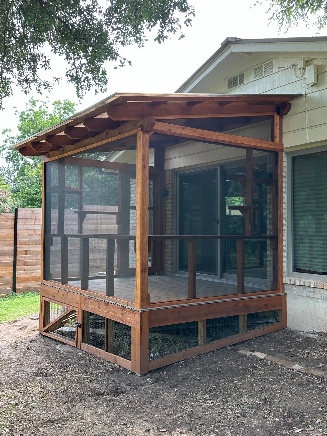 A cedar Signature catio with a high-quality polycarbonate roof over the whole structure
